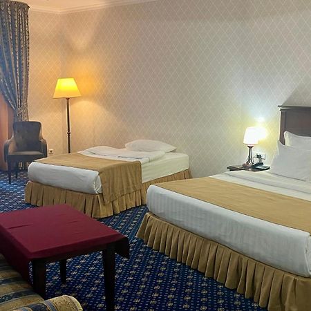 Grand Hotel Victory アクタウ エクステリア 写真