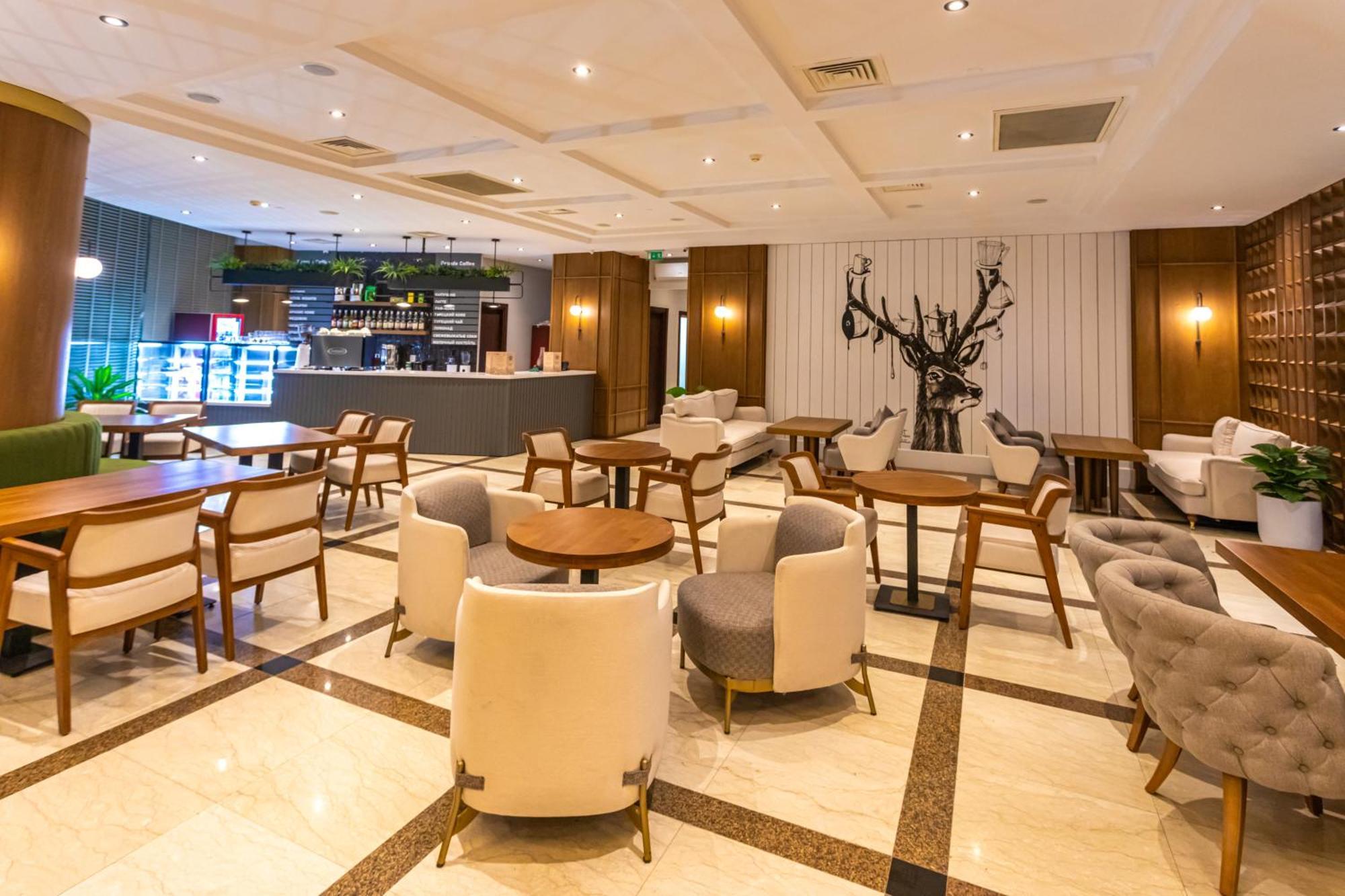 Grand Hotel Victory アクタウ エクステリア 写真 The lounge at the airport