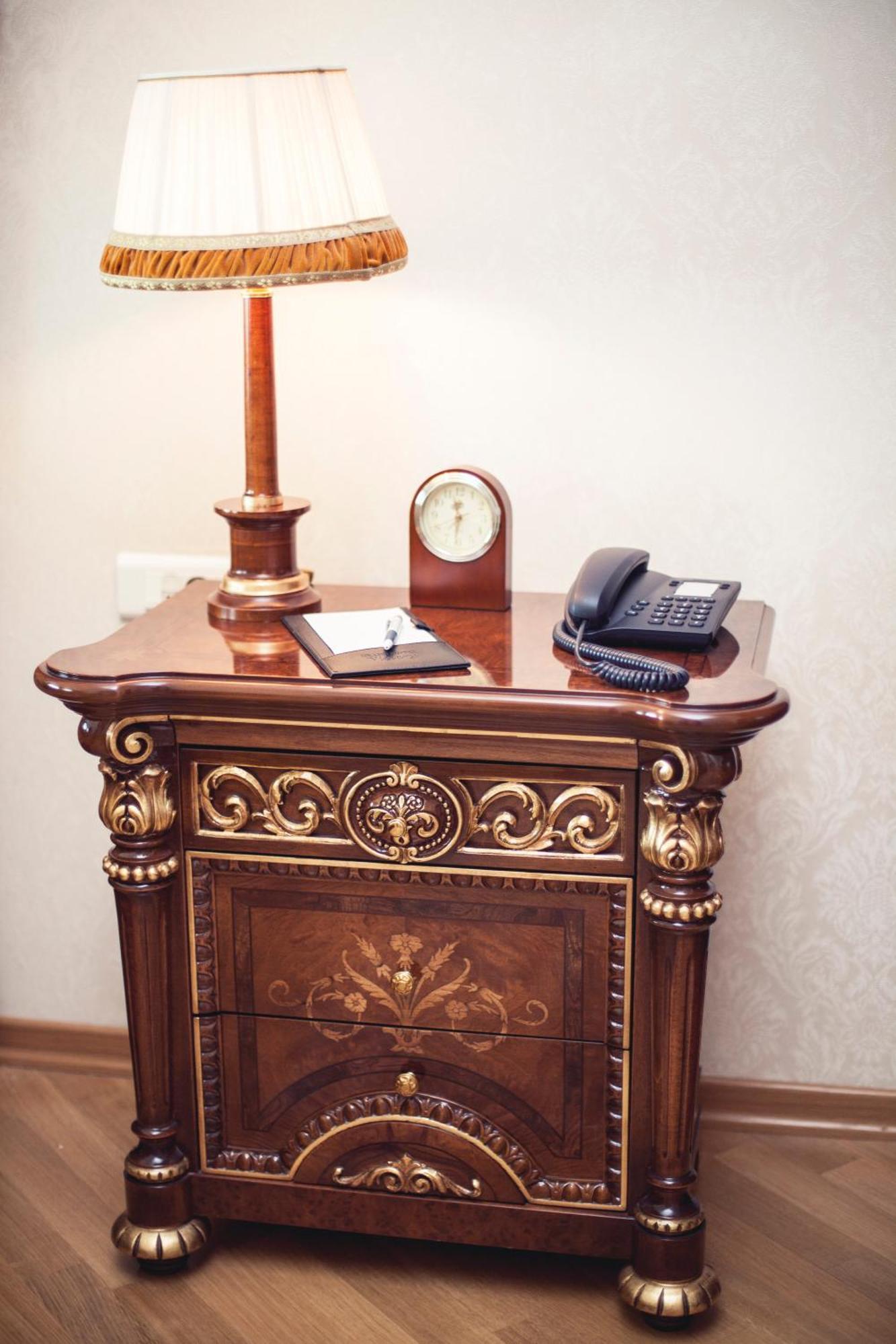 Grand Hotel Victory アクタウ エクステリア 写真 A nightstand