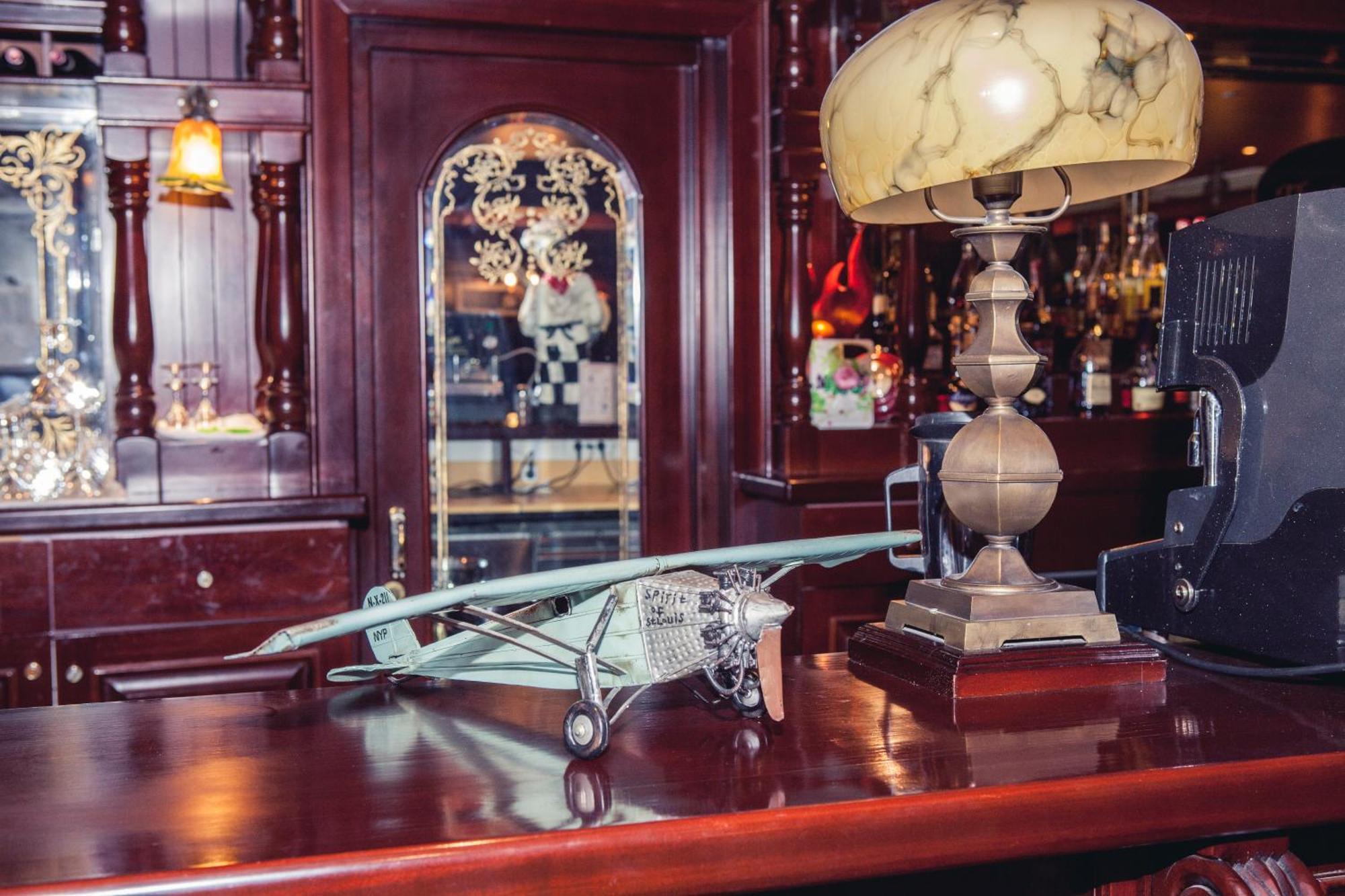 Grand Hotel Victory アクタウ エクステリア 写真 The bar at the 1905