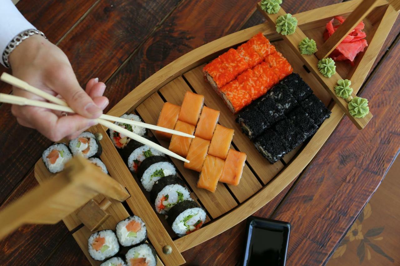 Grand Hotel Victory アクタウ エクステリア 写真 Sushi